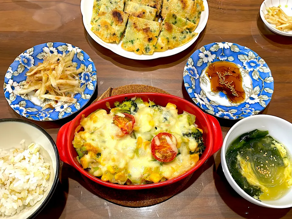 キャベツとツナのドリア　ワカメ春雨スープ　海鮮チヂミ　大根の鰹節サラダ|おさむん17さん