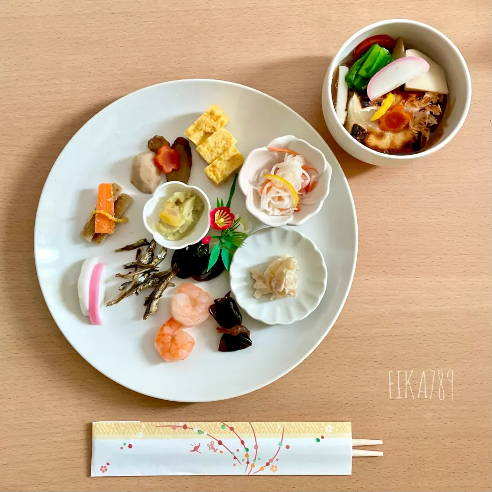 Snapdishの料理写真:ちょっとずつのワンプレートおせち|FIKA789さん