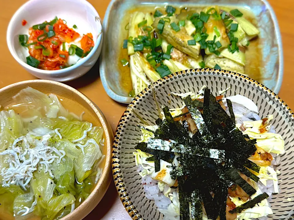 焼き鳥丼♡シラスとレタスの翡翠スープ♡焼き茄子♡キムチ奴|さくたえさん