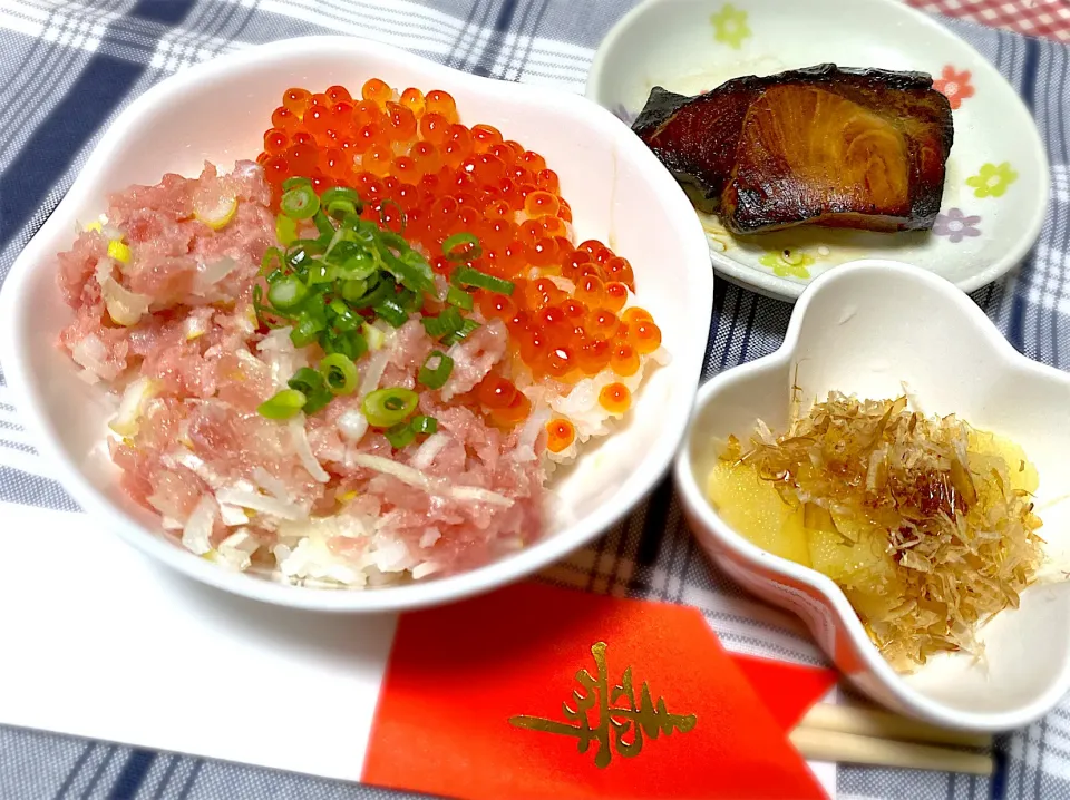 Snapdishの料理写真:ネギトロいくら丼|eiyadeさん