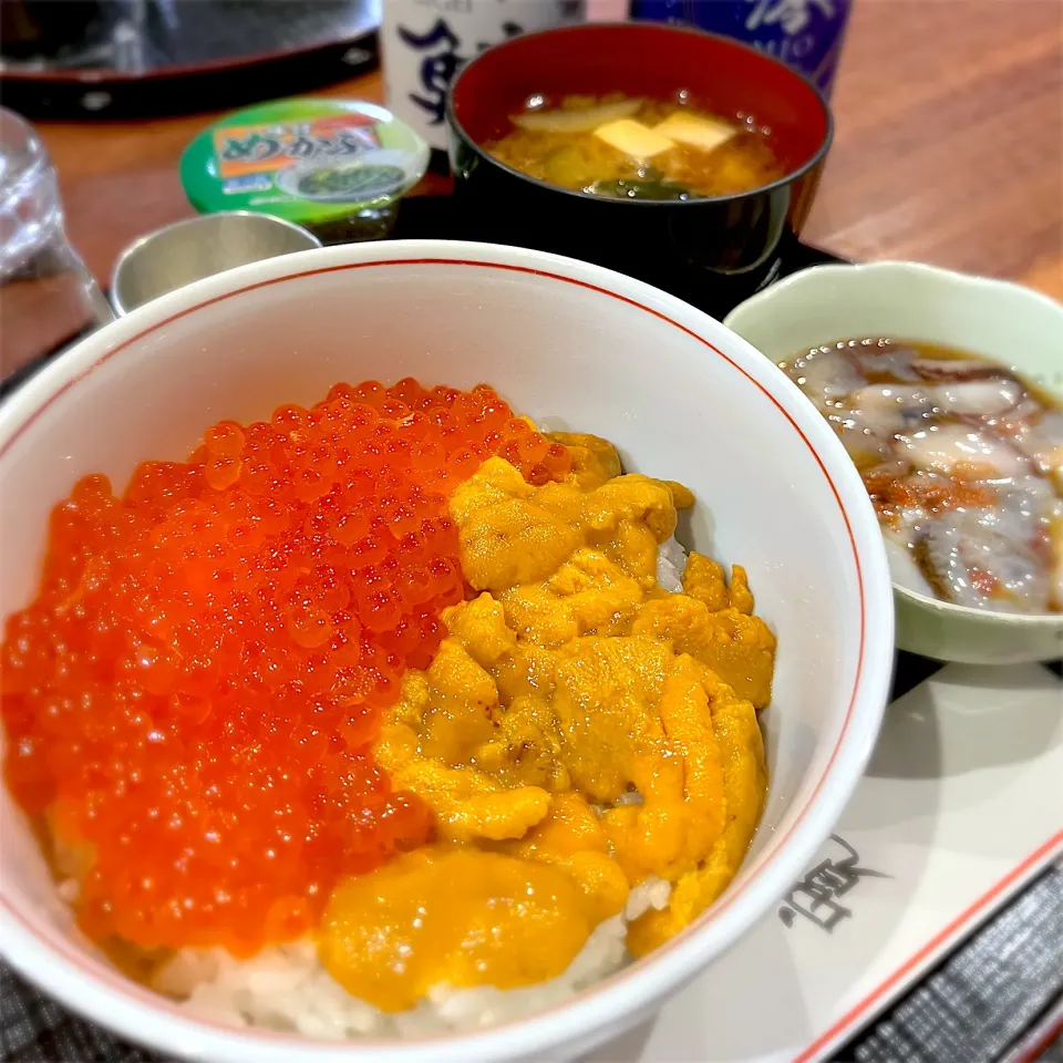 Snapdishの料理写真:ウニ、イクラ丼＆赤ナマコ|Hiro Yanさん