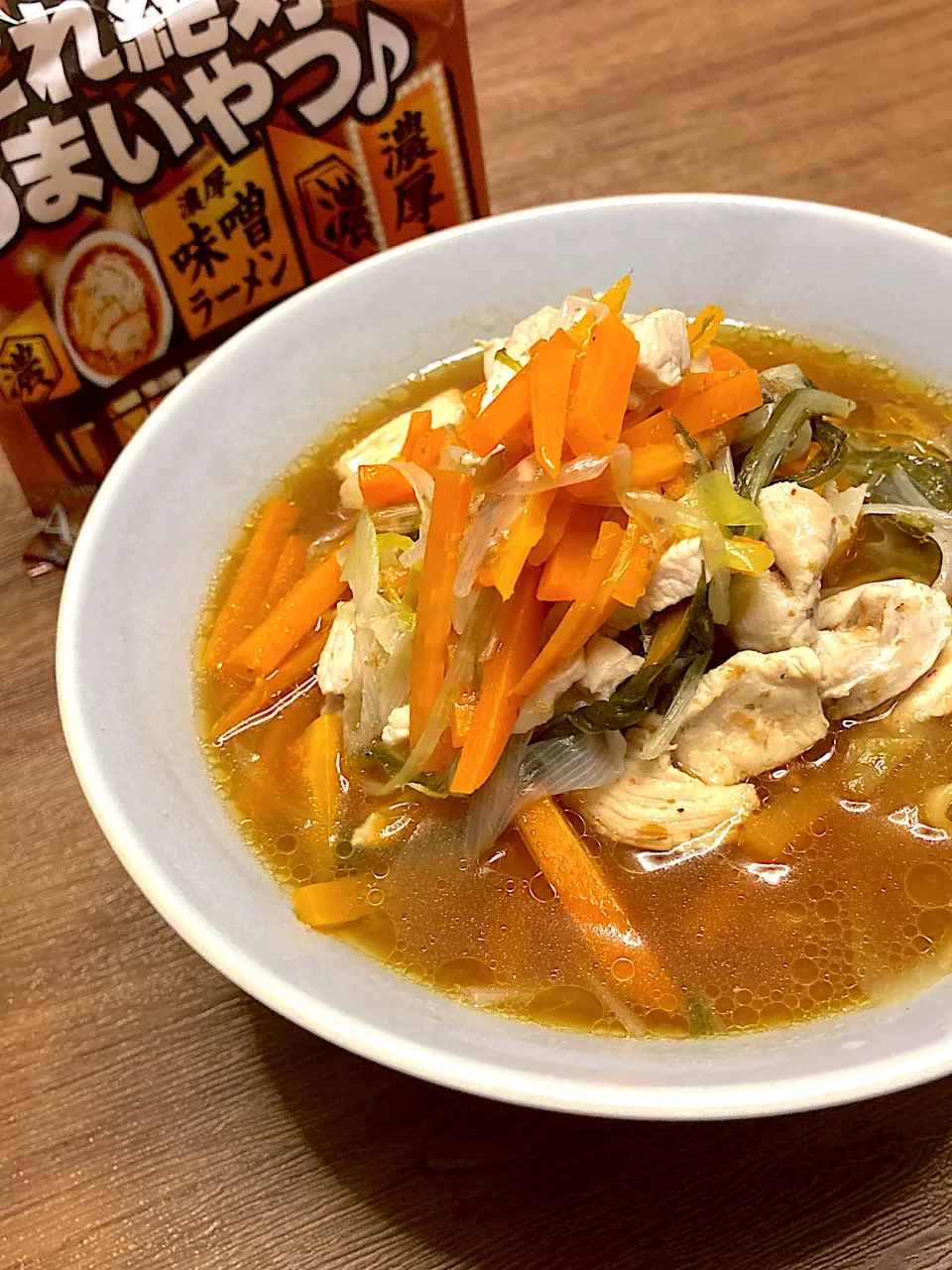 鶏むね肉しゃぶしゃぶの残りもの味噌ラーメン|やもりさんさん