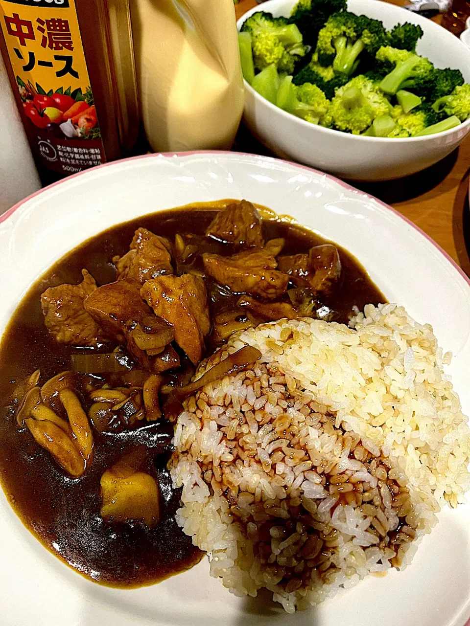 おせちもいいけどカレーもね♪あっ、ソースはご飯の方にかける派です #夕飯　ごろごろポークカレーロウカット玄米ライス|ms903さん