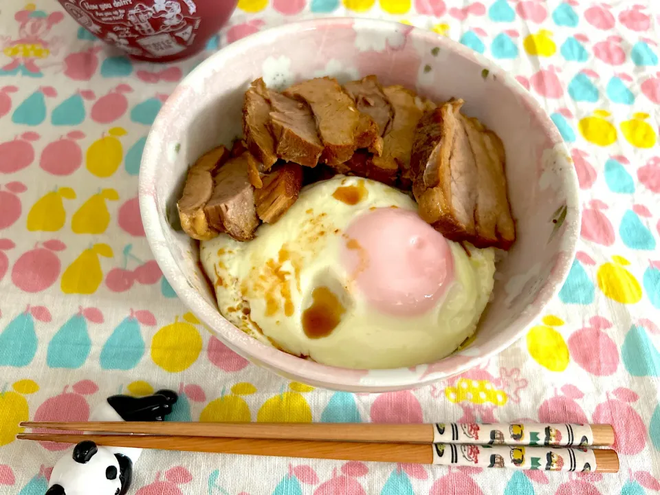 Snapdishの料理写真:チャーシューエッグ丼の朝ごはん|こずりんさん