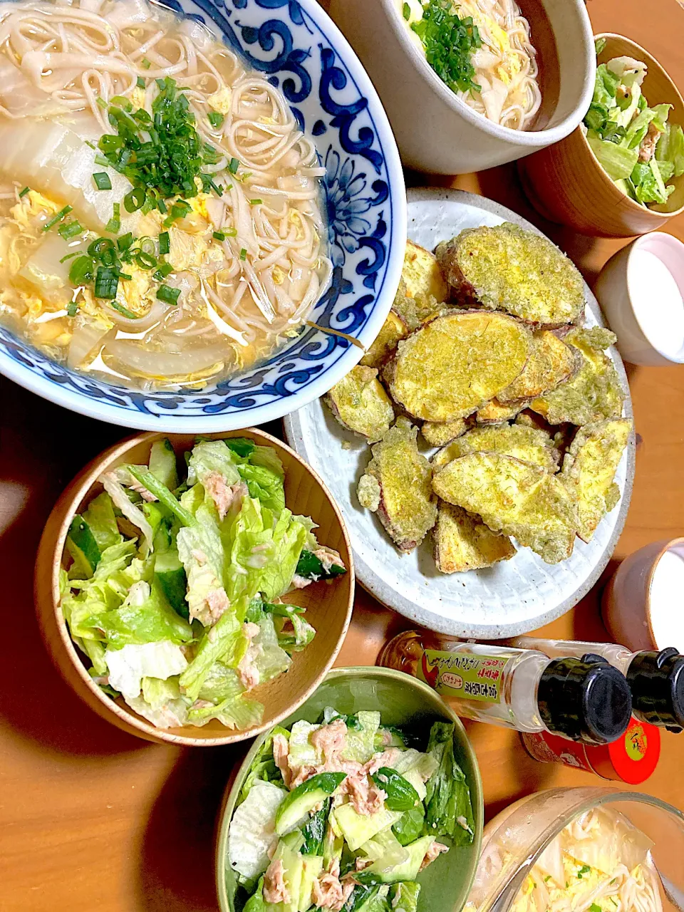 全粒粉稲庭白菜入り卵とじあんかけうどん&青のり➕胡麻衣の芋天＆ツナサラダ|さくたえさん