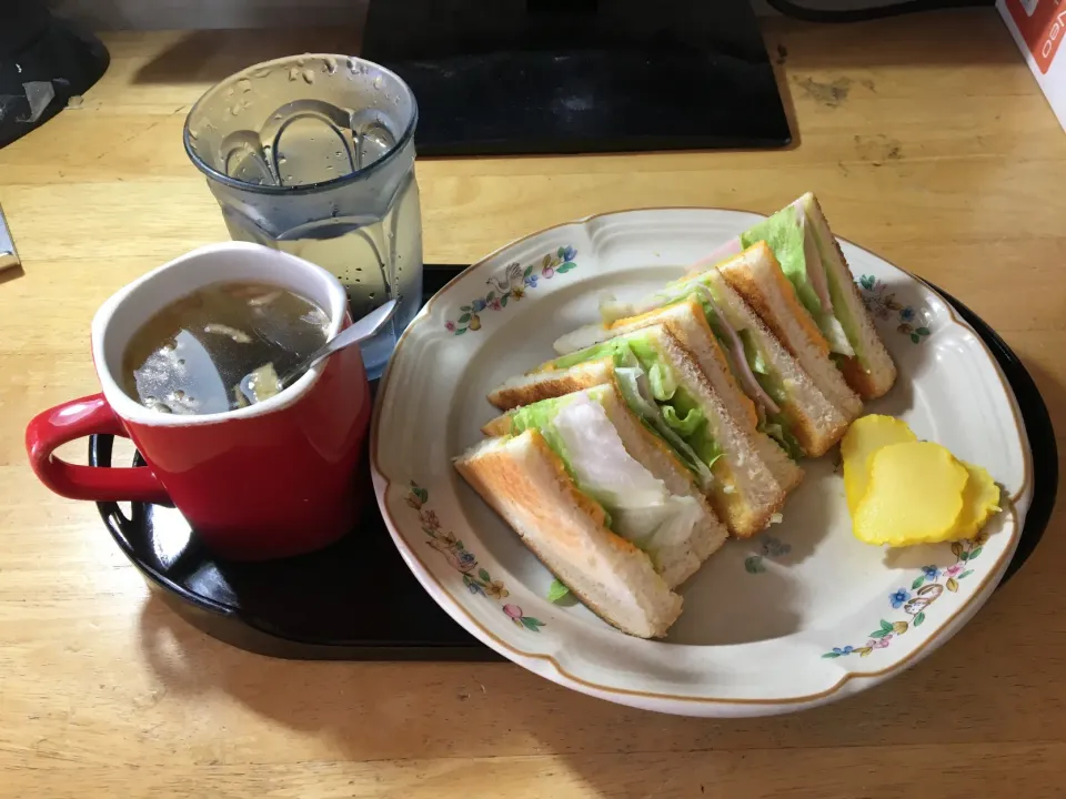 ホットサンドイッチ、沢庵、タマネギスープ(朝ご飯)|enarinさん