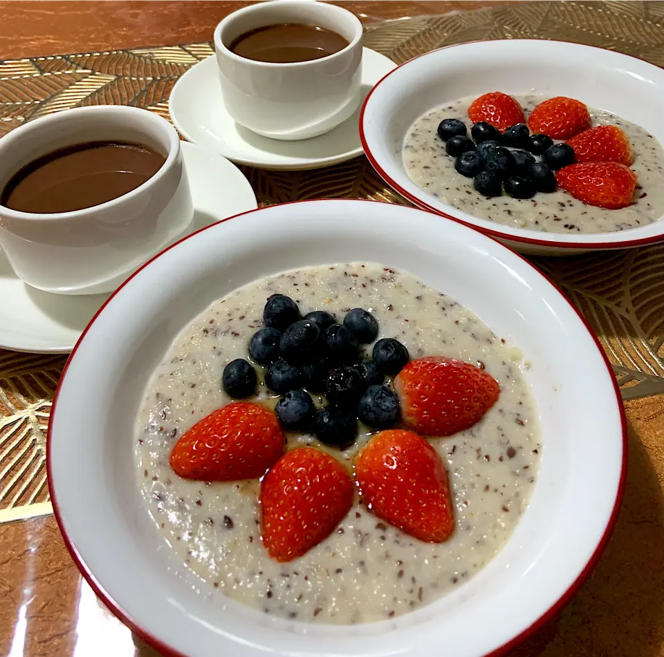 Snapdishの料理写真:Good morning! Oats with flaxseed|Ahnneさん