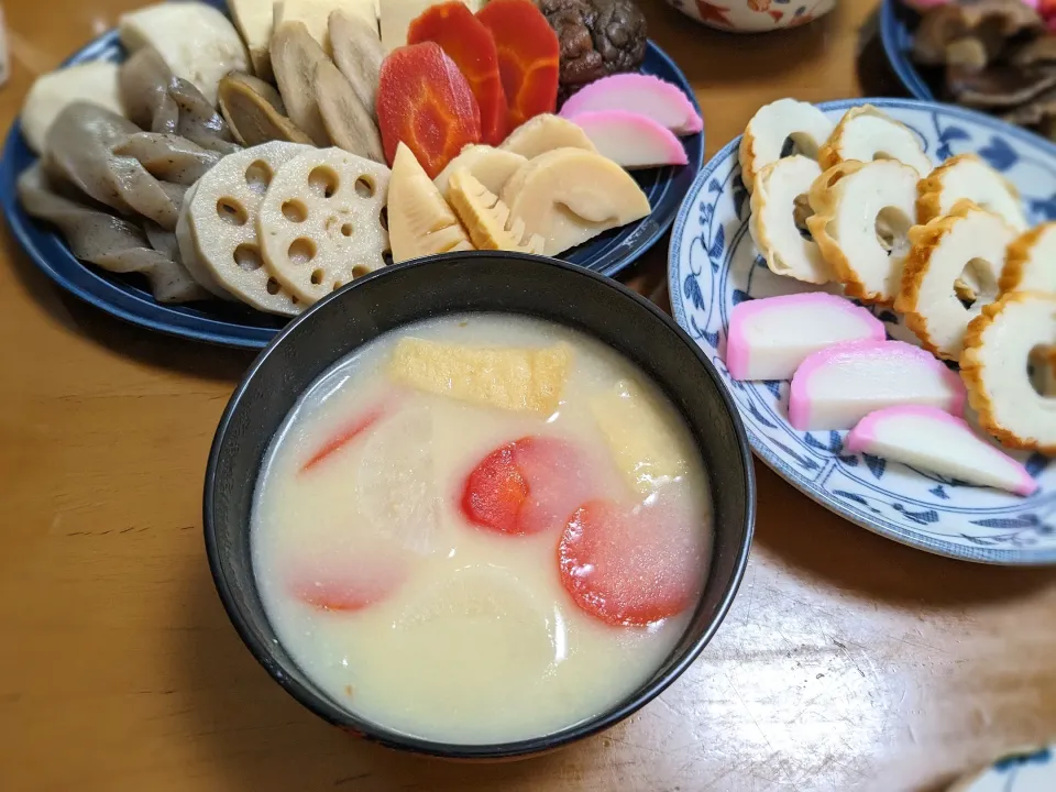 お雑煮と煮しめ🎍|きなこもちさん