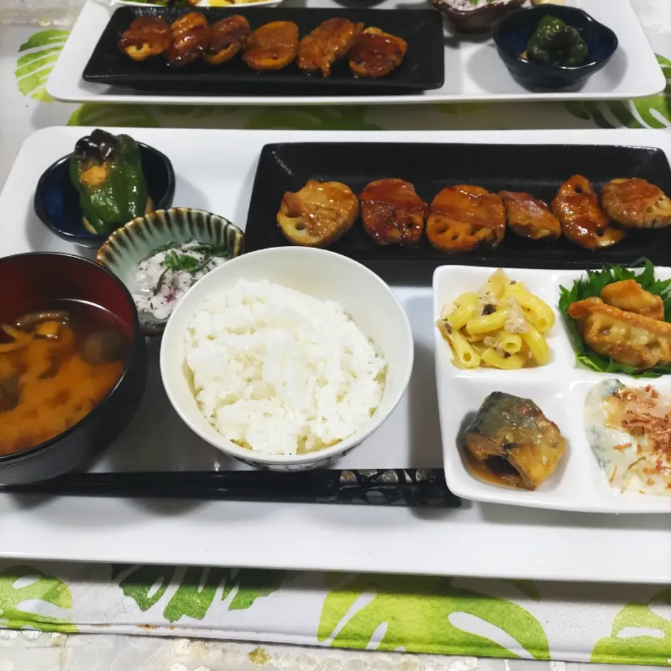 Snapdishの料理写真:レンコンの肉巻き定食です🍀|rikako♪。.:＊さん