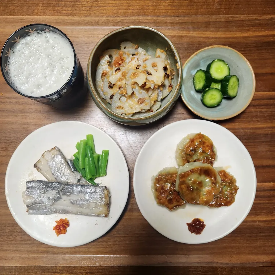 Snapdishの料理写真:20240105
太刀魚の塩焼き
酸菜ニラ饅頭
蓮根のペペロン明太子和え
胡瓜のからし漬け|noccoさん