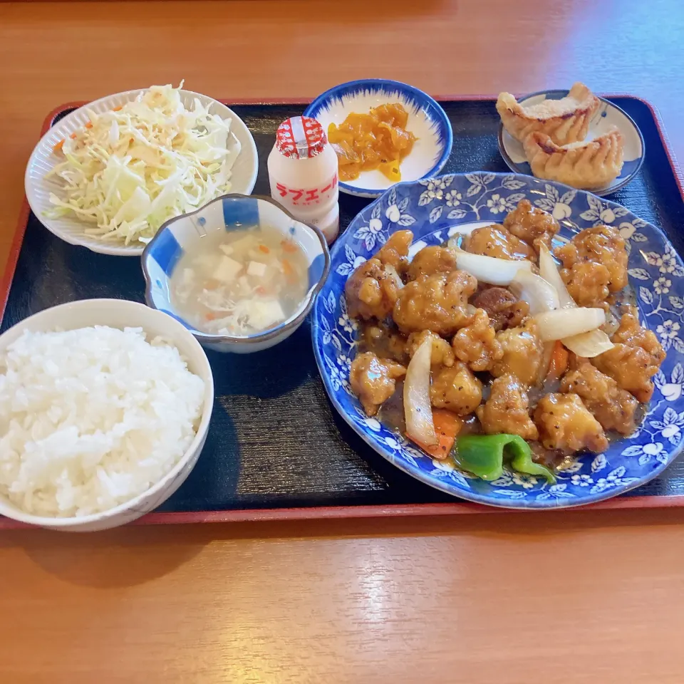 鶏肉の黒胡椒焼き定食|ちゃみこさん