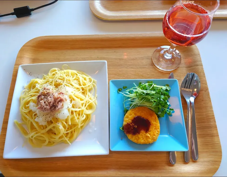 今日の昼食　大根おろしとツナ塩麹パスタ、ハムカツ、マテウス・ロゼ|pinknari🐰🌈さん