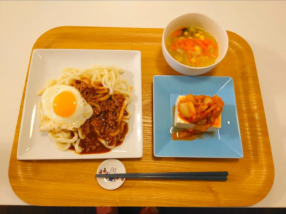 今日の夕食　ジャージャーうどん、キムチのせ冷奴|pinknari🐰🌈さん