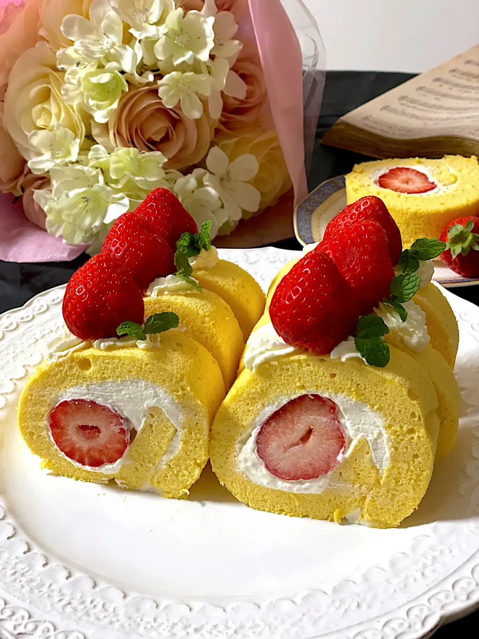 とんちんさんの料理 🍓まん丸苺のシフオンロールケーキ|いっちゃんさん