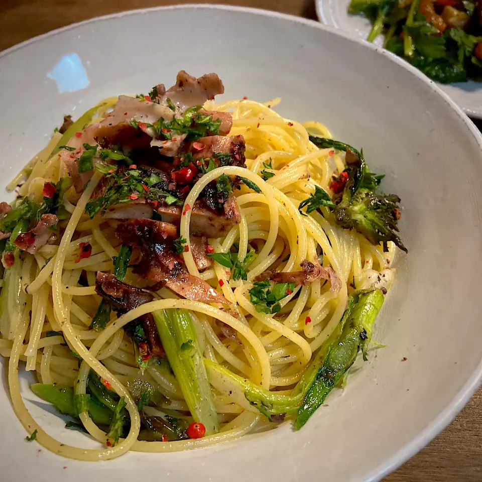 スペインみやげ、タコのアヒージョ缶とセロリのパスタ|yukko7740さん