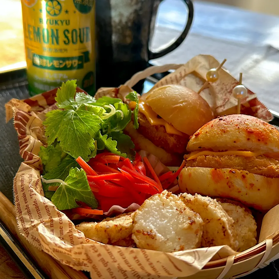 マグロカツバーガーで飲むよ〜笑|くまちゃんさん