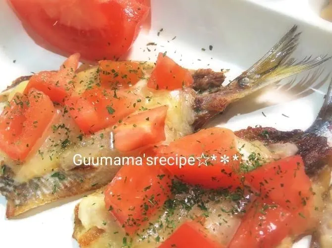 Snapdishの料理写真:いわしがおしゃれに変身♡いわしのトマトチーズ焼き|Guuママさん