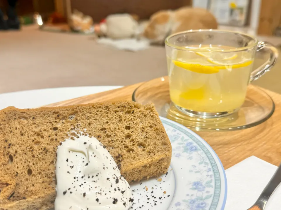 秋田犬がいるカフェ|女神さん