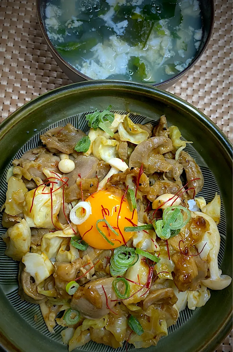 ガリバタ醤油の砂ずり丼|すくらんぶるえっぐさん