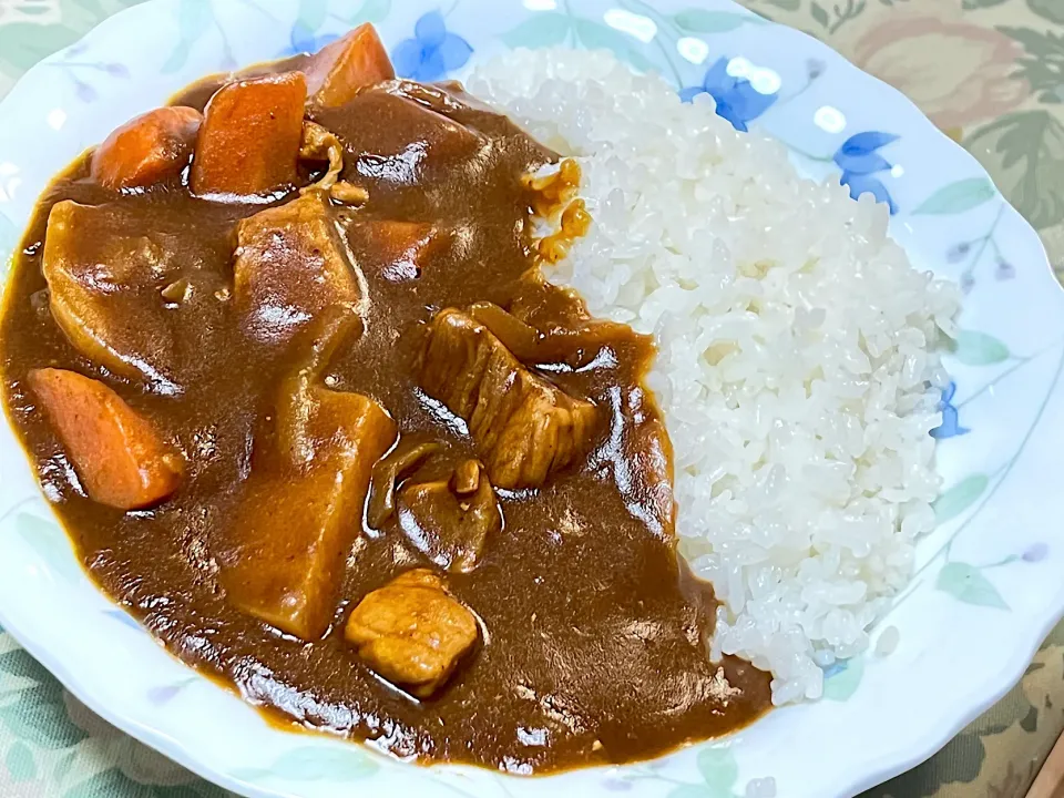 おせちもイイけどカレーもね🍛|ゆうじ.さん