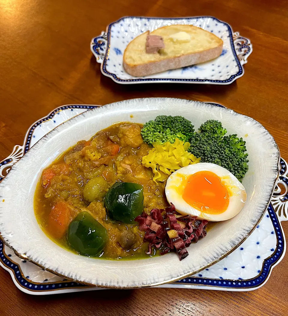 Snapdishの料理写真:カレー＊ファンケル搾りたてケール青汁🥬アイス乗せ|henryさん