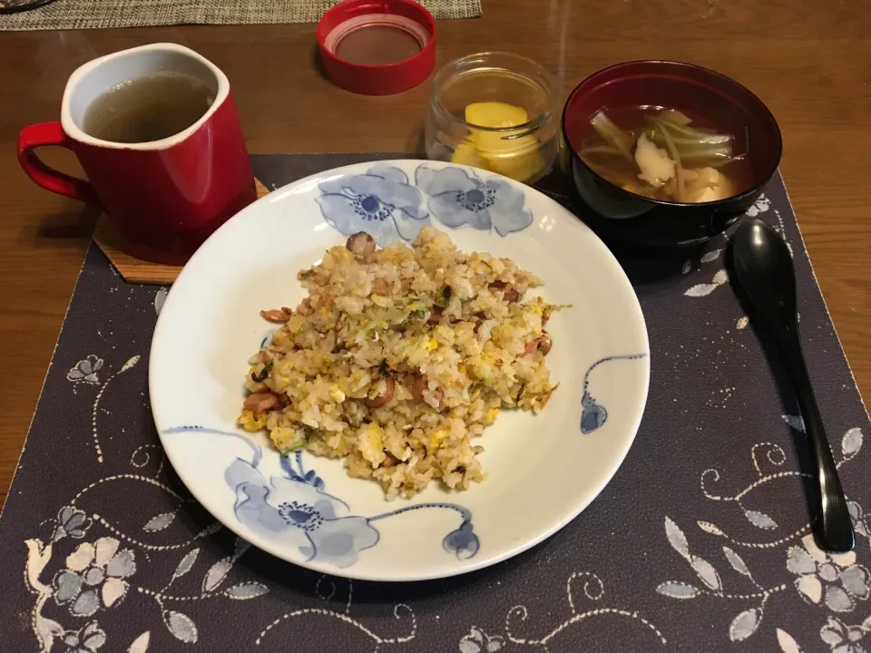 炒飯、沢庵、和風スープ、タマネギスープ(昼飯)|enarinさん