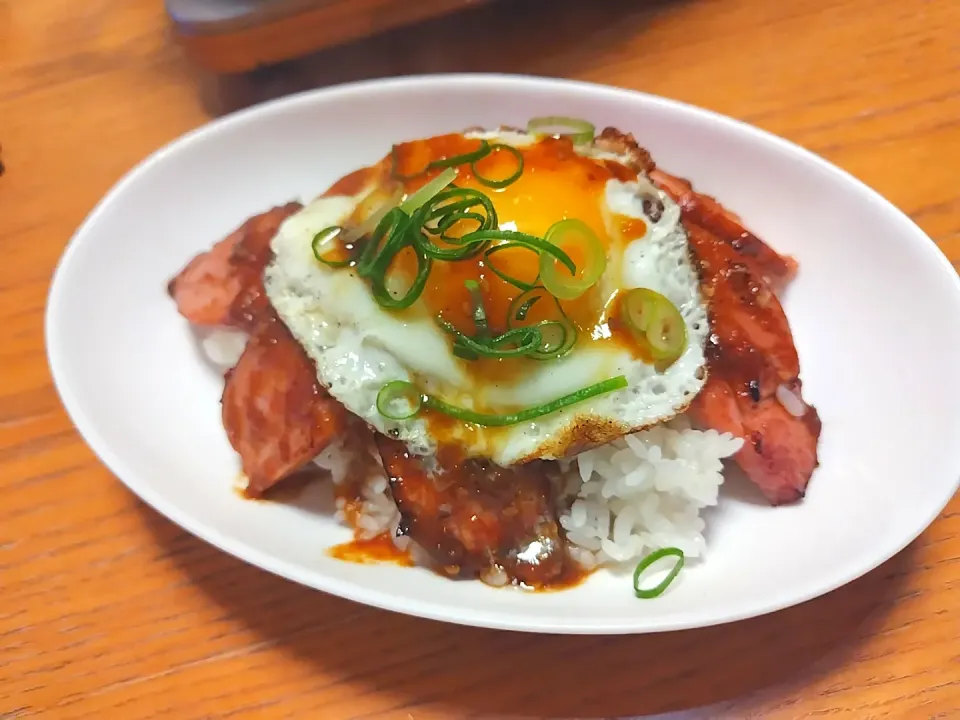 Snapdishの料理写真:むすこの晩御飯！
焼き豚たまごめし！|mayumiさん