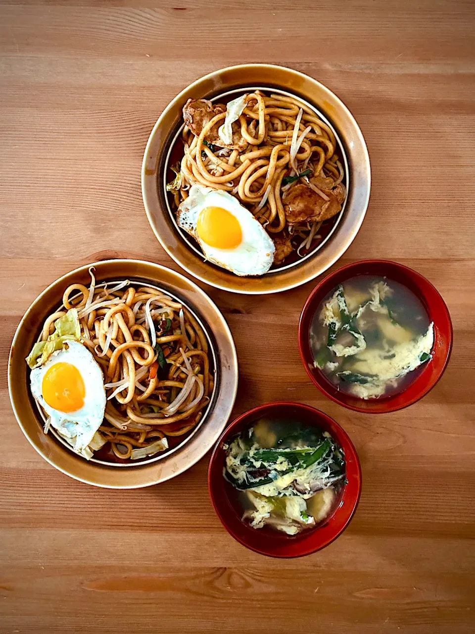 Snapdishの料理写真:焼きうどん、ニラ玉スープ|Hagiさん