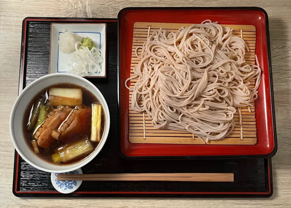 Snapdishの料理写真:鴨せいろ　🟠まるさんの料理 鴨ロース   芹と赤葱、おろしたての山葵を添えたサラダ仕立て|まる(丸大豆)さん