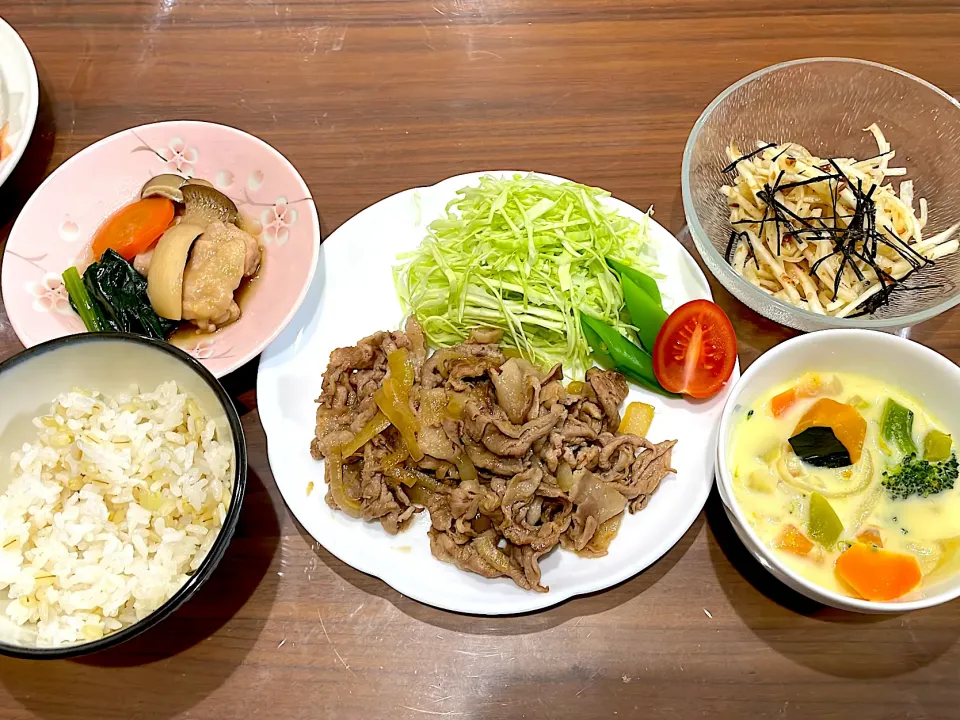 豚の生姜焼き　色々野菜のミルクスープ　大根のおかかサラダ　鶏ももの治部煮風|おさむん17さん