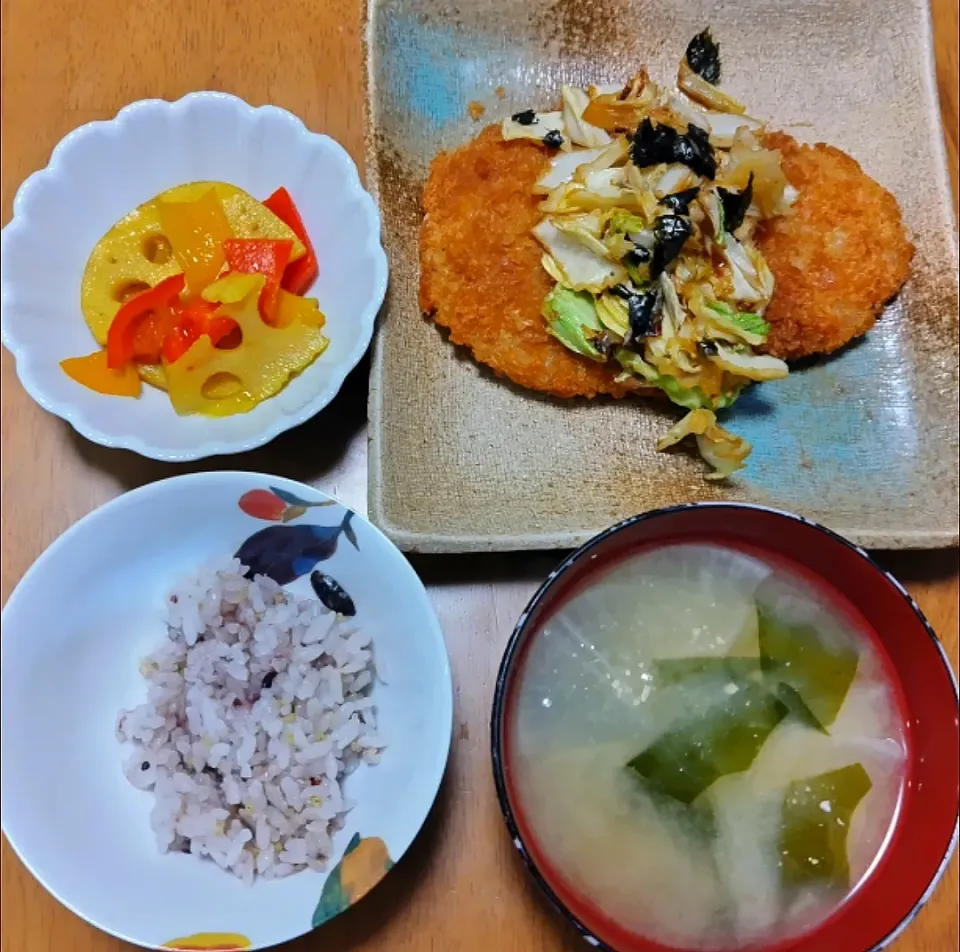 Snapdishの料理写真:2024 0109　だし醤油キャベツロースカツ　カレーピクルス　大根とわかめのお味噌汁|いもこ。さん