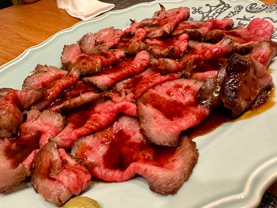 旦那作🧑‍🍳　ローストビーフ初め🍖　ホムパ様🍴|BUBUさん