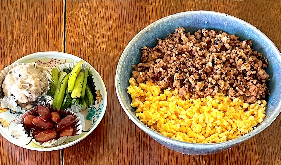 ランチ♯そぼろ丼♯小松菜おひたし♯金時豆煮♯里芋サラダ|小松菜さん