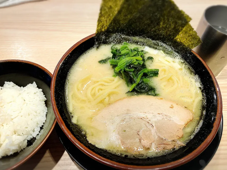 Snapdishの料理写真:塩ラーメン ¥770|Blue Moon Caféさん