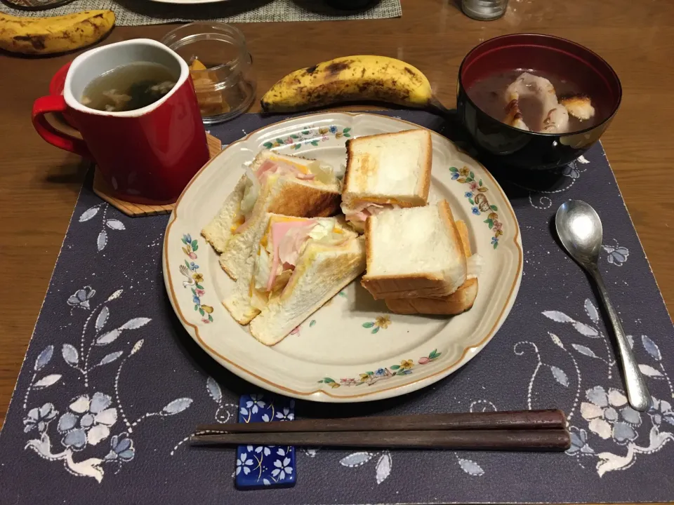 ホットサンドイッチ、お汁粉、沢庵、タマネギスープ、バナナ(昼飯)|enarinさん