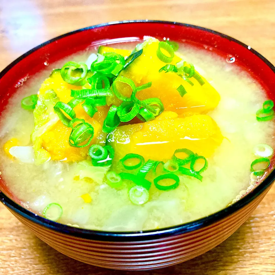 Snapdishの料理写真:具沢山味噌汁🍀ホクホクかぼちゃで🎃|まいりさん