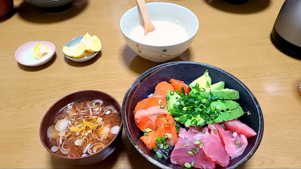 久しぶりの赤だしと3色丼|友美さん