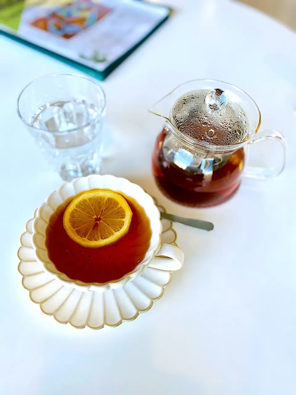 一人でカフェのレモン🍋紅茶を☺️|Hi-Niさん