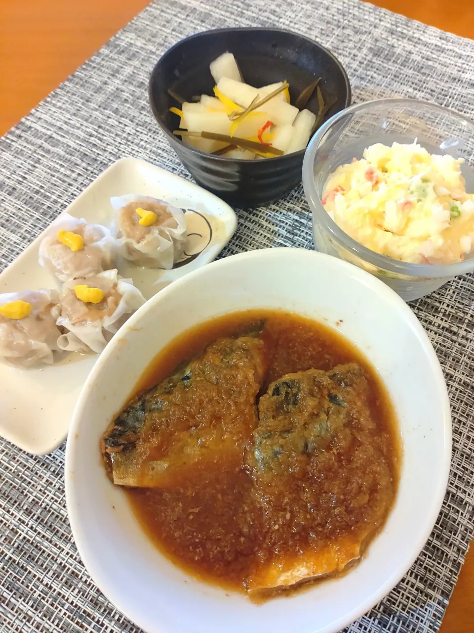 Snapdishの料理写真:☆サバのみぞれ煮
☆ポテトサラダ
☆シュウマイ
☆柚子大根|chikakoさん