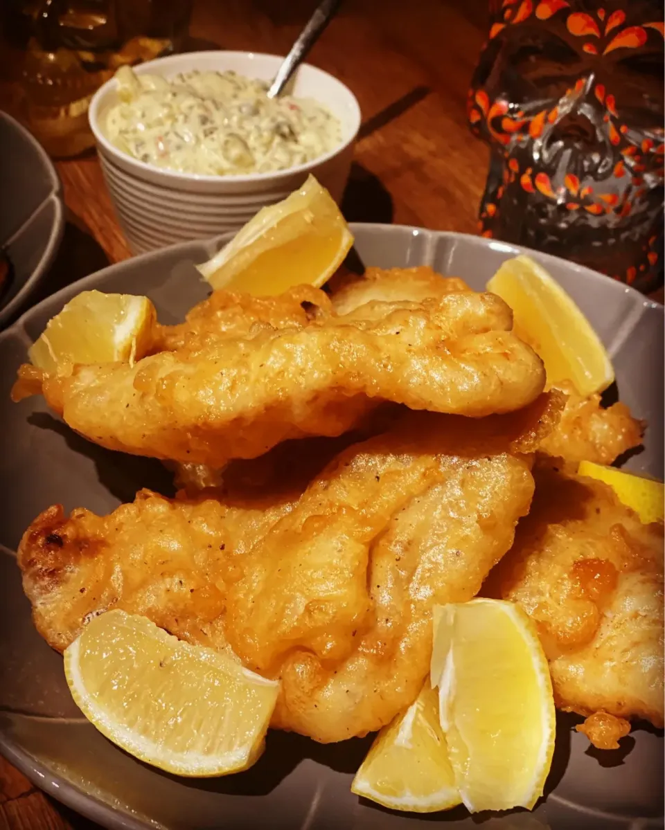 Dinner ! Dinner ! 
Fresh Yeast Battered Taro Fillets wit Homemade Tartar Sauce 
Freshly made Potato Skins filled with fried Potato filling topped with Cheese wi|Emanuel Hayashiさん