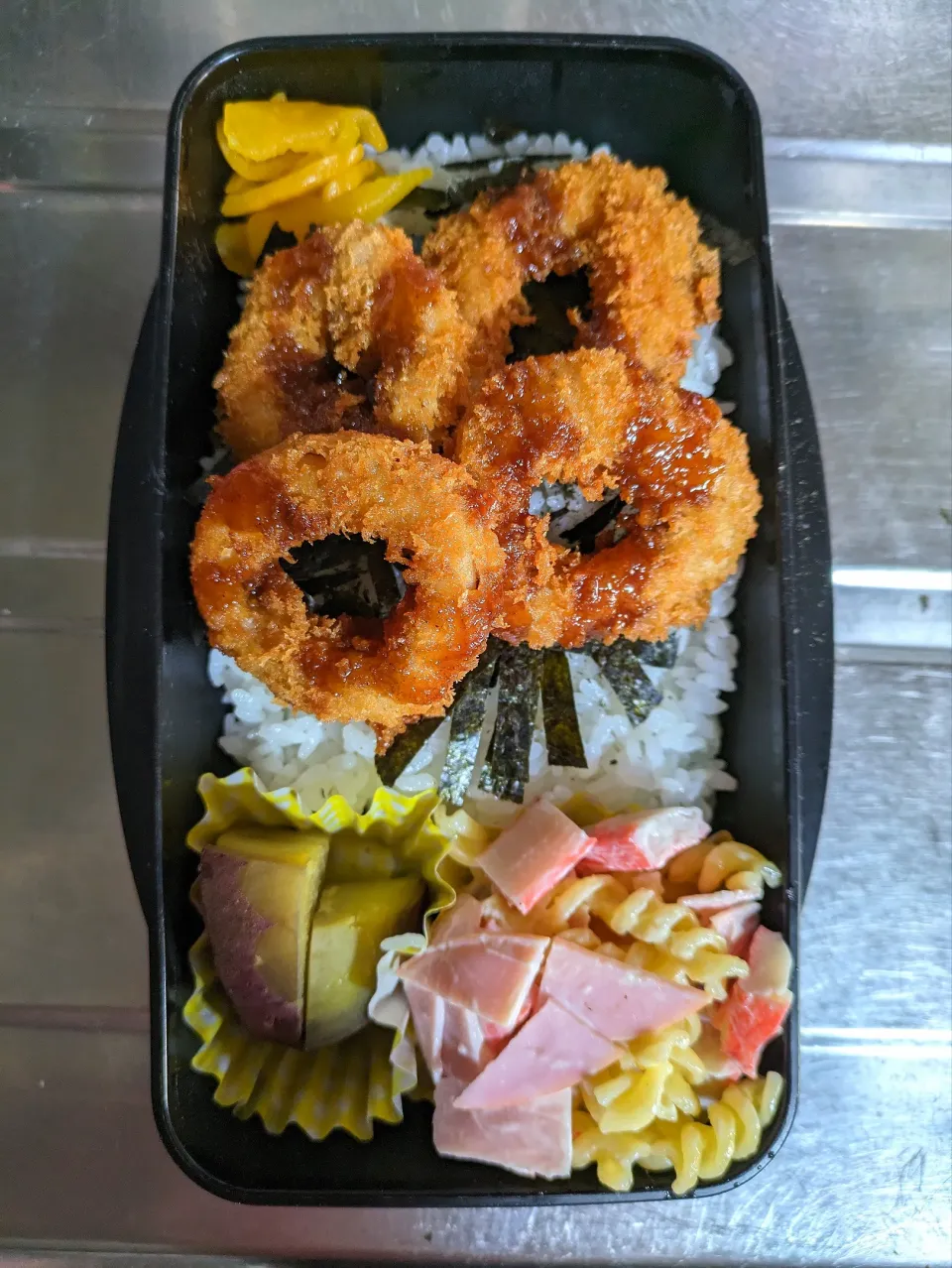 旦那弁当2024/1/13

イカリング
さつまいもの甘煮
マカロニサラダ|ユキヨメ♪さん