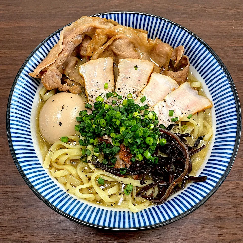 煮干しセメントチャーシュー麺|dashi menjiroさん