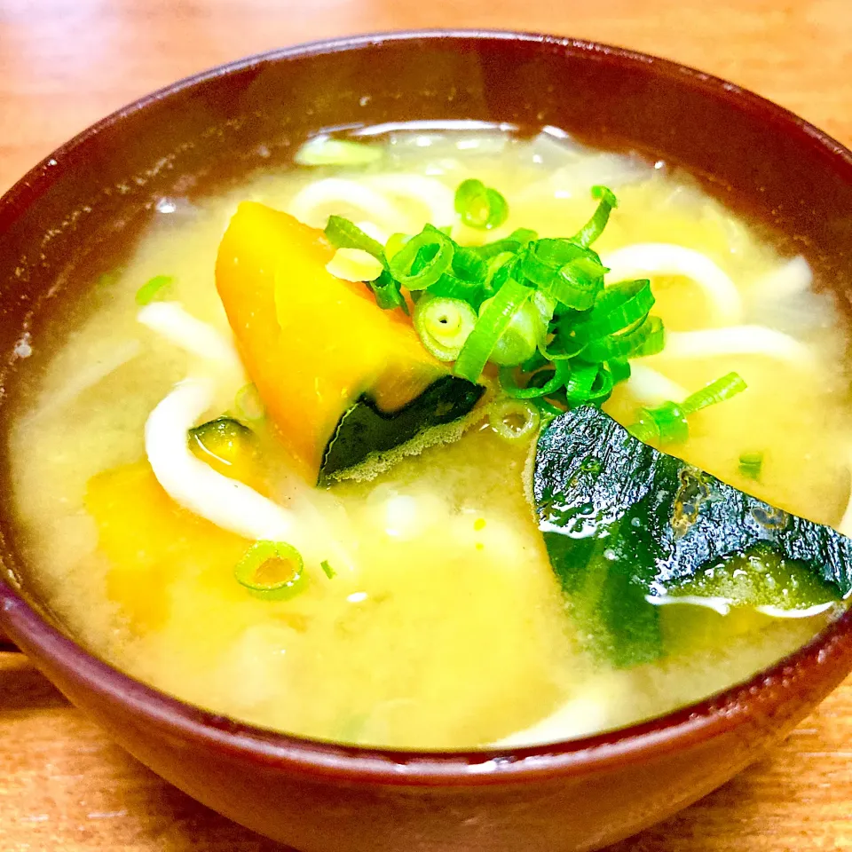 Snapdishの料理写真:かぼちゃの味噌汁🎃うどんでほうとう風🍲|まいりさん