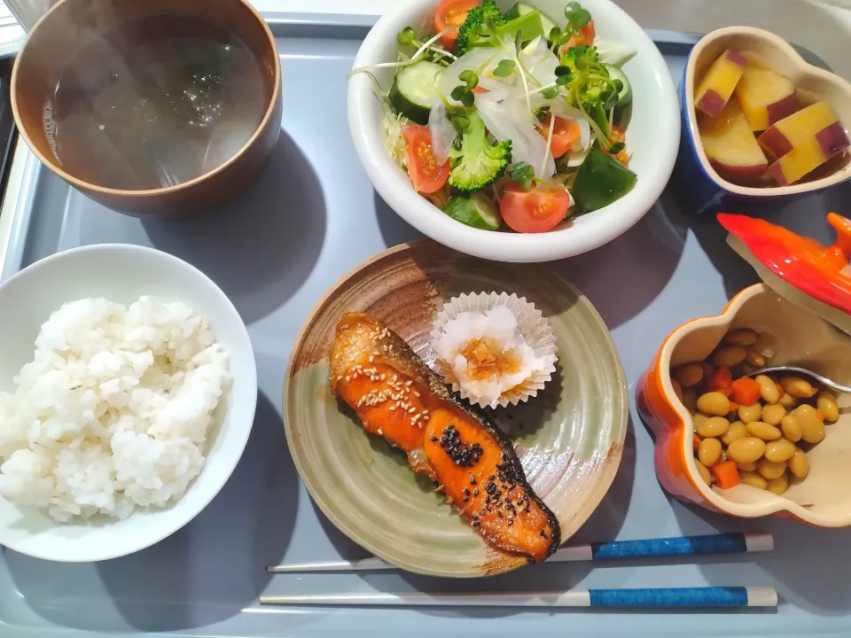 とろろのおすまし
鮭の照り焼きおろし
さつま芋の甘煮
サラダ
ふじっこ煮豆|さゆさん