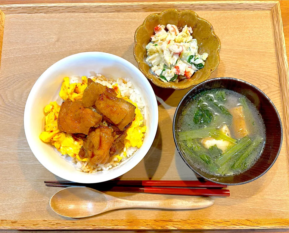 今日の夜ご飯(てりたま丼、コールスロー、こまつなスープ)|cocomikaさん