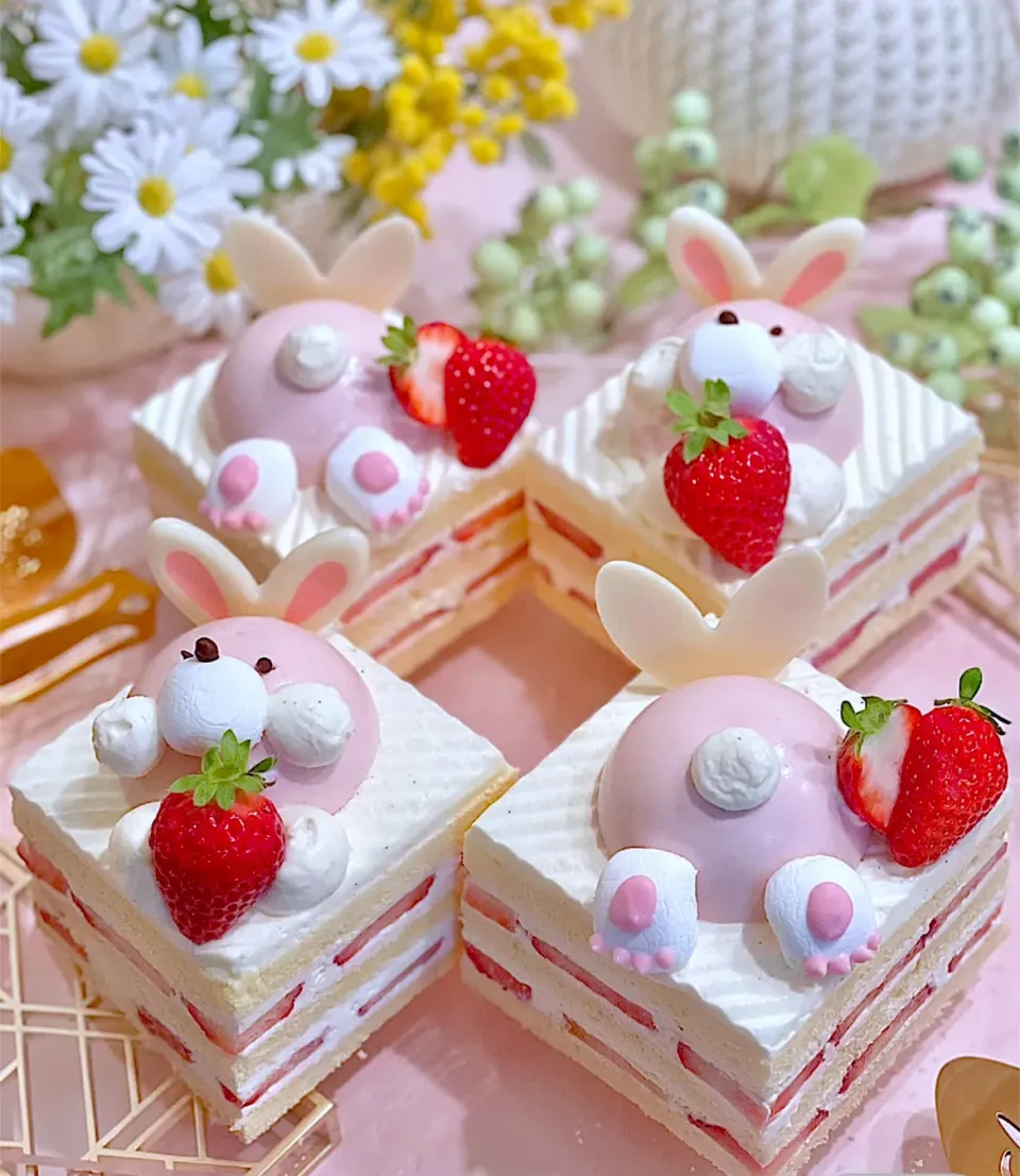 Snapdishの料理写真:いちごのショートケーキ🍓にいちごムースうさぎ🐰|AXさん