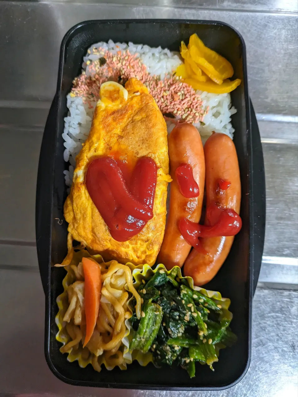 旦那弁当　2024/1/14

チーズオムレツ
ウインナー
焼きそば
ほうれん草の胡麻和え|ユキヨメ♪さん