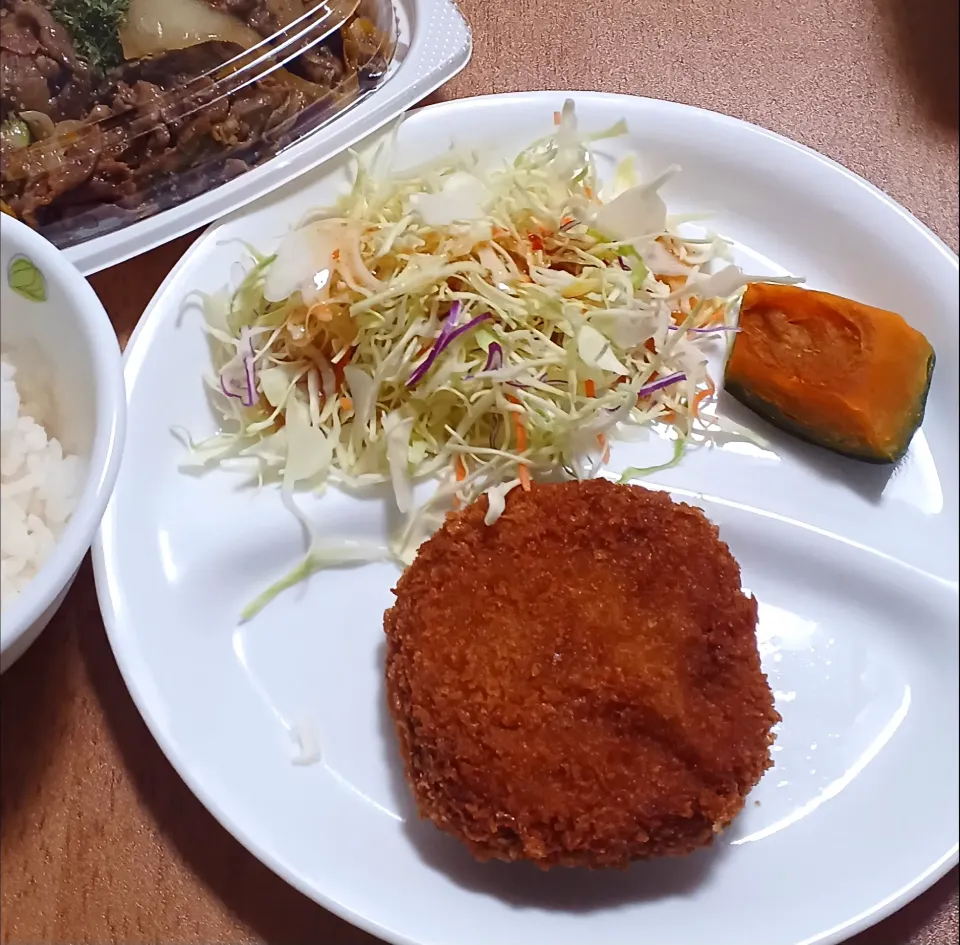 メンチカツ
キャベツミックスサラダ
かぼちゃ
牛タンのレモン塩炒め
ご飯|ナナさん