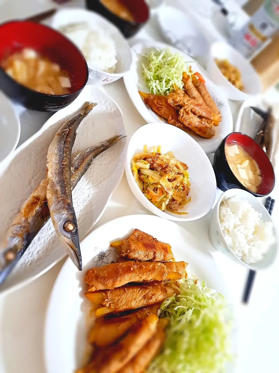 夕食(,,>᎑<,,)
肉巻きポテト＆サラダ🥗
カマス塩焼き
白菜とちくわと豚肉のごま油炒め
お味噌汁(大根、油揚げ、豆腐)|プリン☆さん