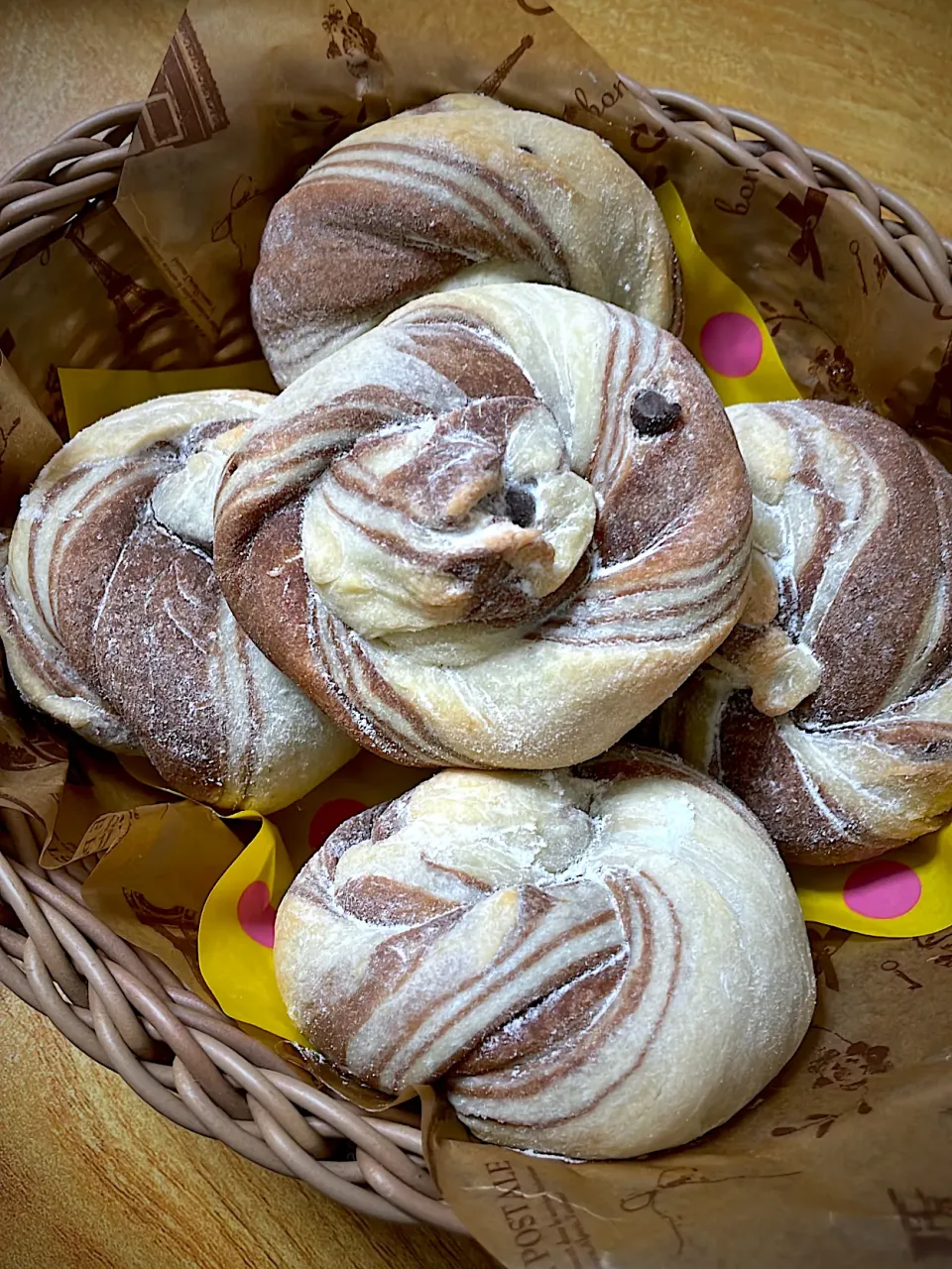 Snapdishの料理写真:今日はチョコチップマーブルパン🍞|Hanami Takigamiさん